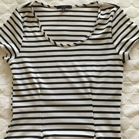 Papaya black and white stretch pullover mini-dress, sz Medium. - Picture 10 of 11